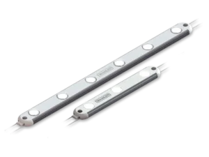 Two PosterBOX™ 3 linear LED modules in different lengths with connecting wires.